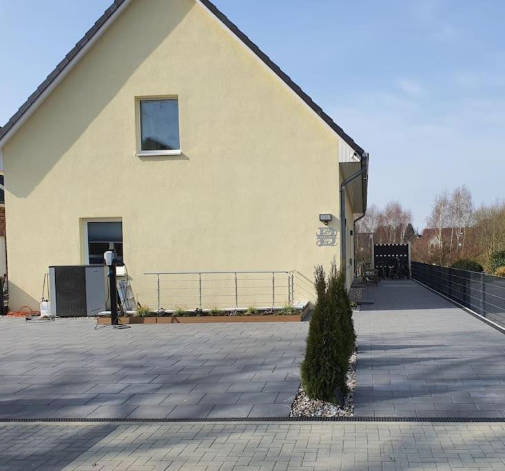 Kiel-Russee Familienwohnung, Lademoeglichkeit, Co2 Frei エクステリア 写真